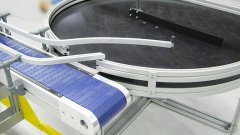 Drehtisch 1200 mm Durchmesser  mit Ausschleusung auf Modulkettenband MB95